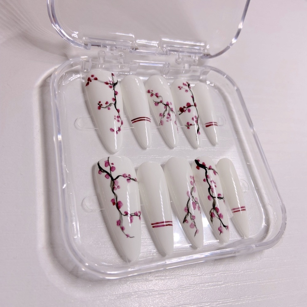 B239 PRESS ON NAILS